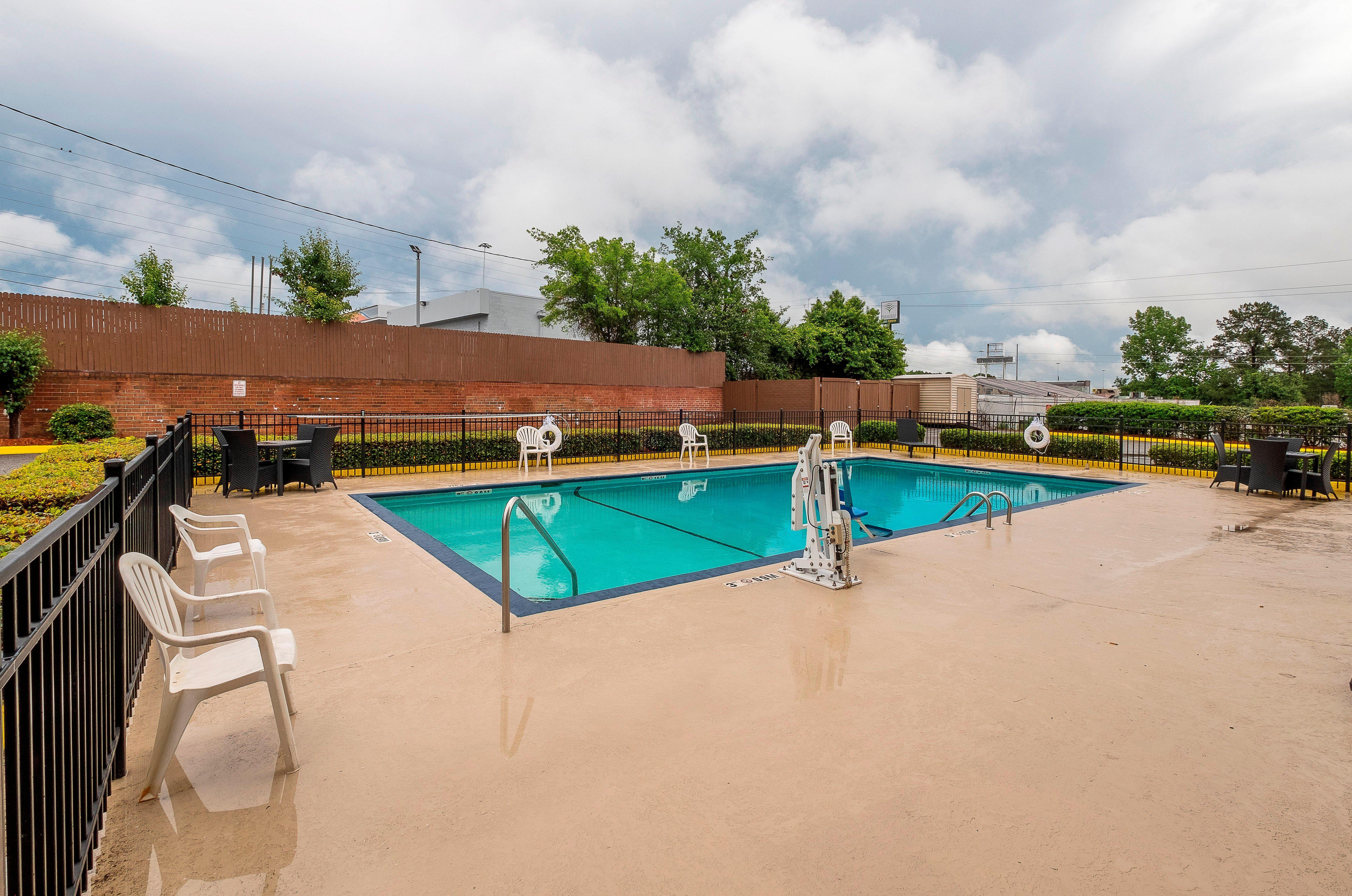 Red Roof Inn & Suites Macon Exteriör bild