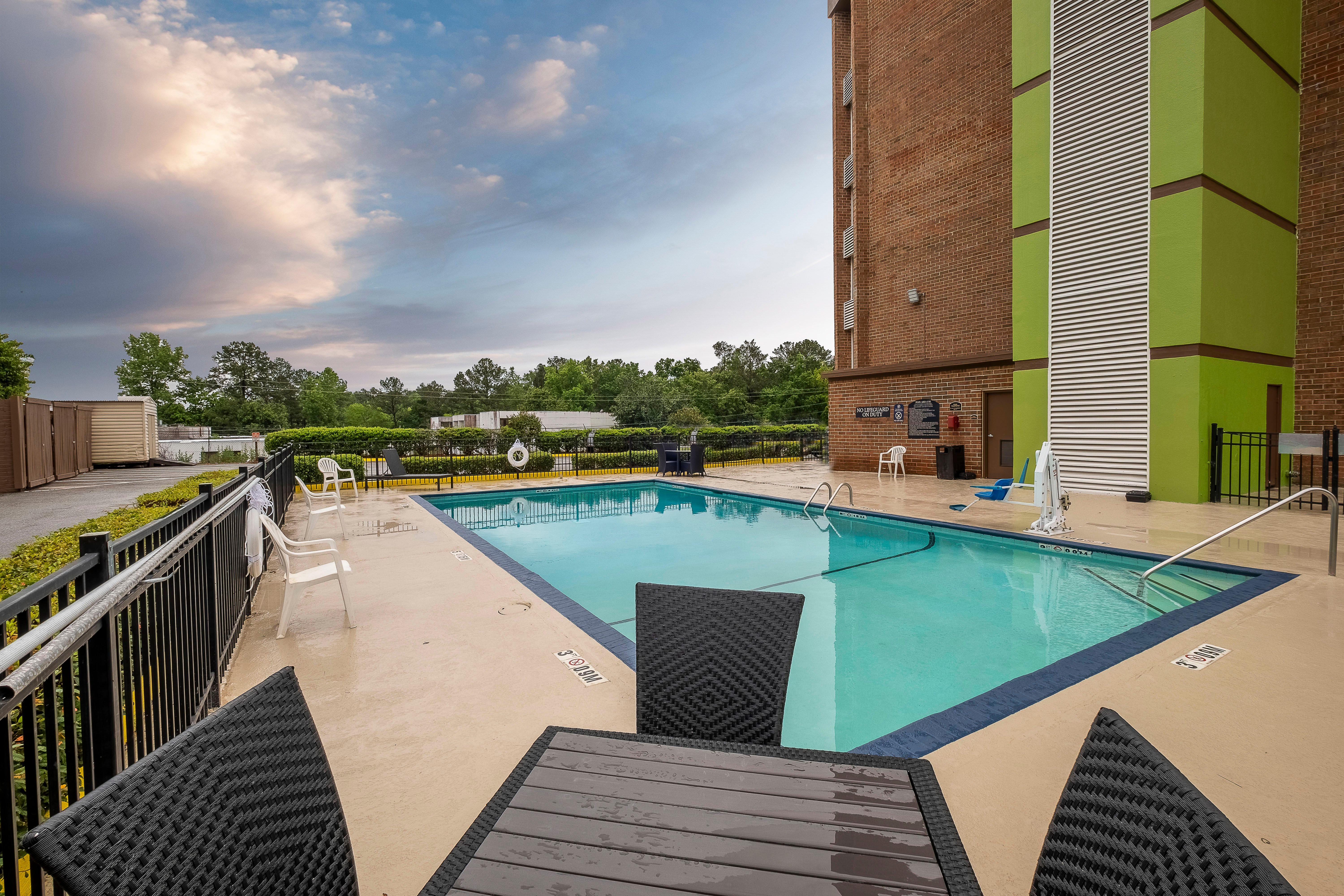 Red Roof Inn & Suites Macon Exteriör bild