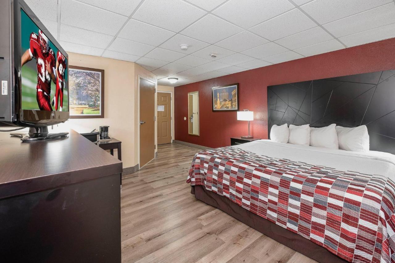 Red Roof Inn & Suites Macon Exteriör bild