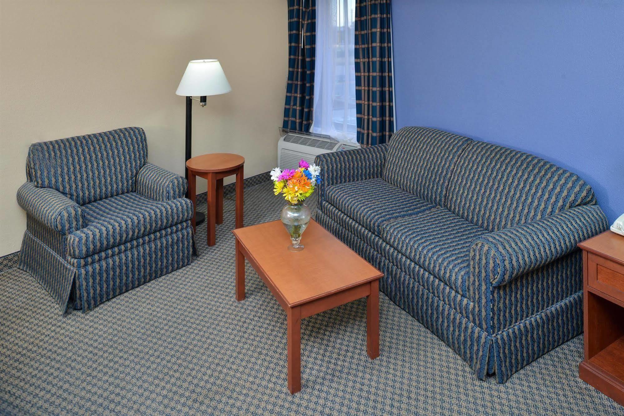 Red Roof Inn & Suites Macon Exteriör bild