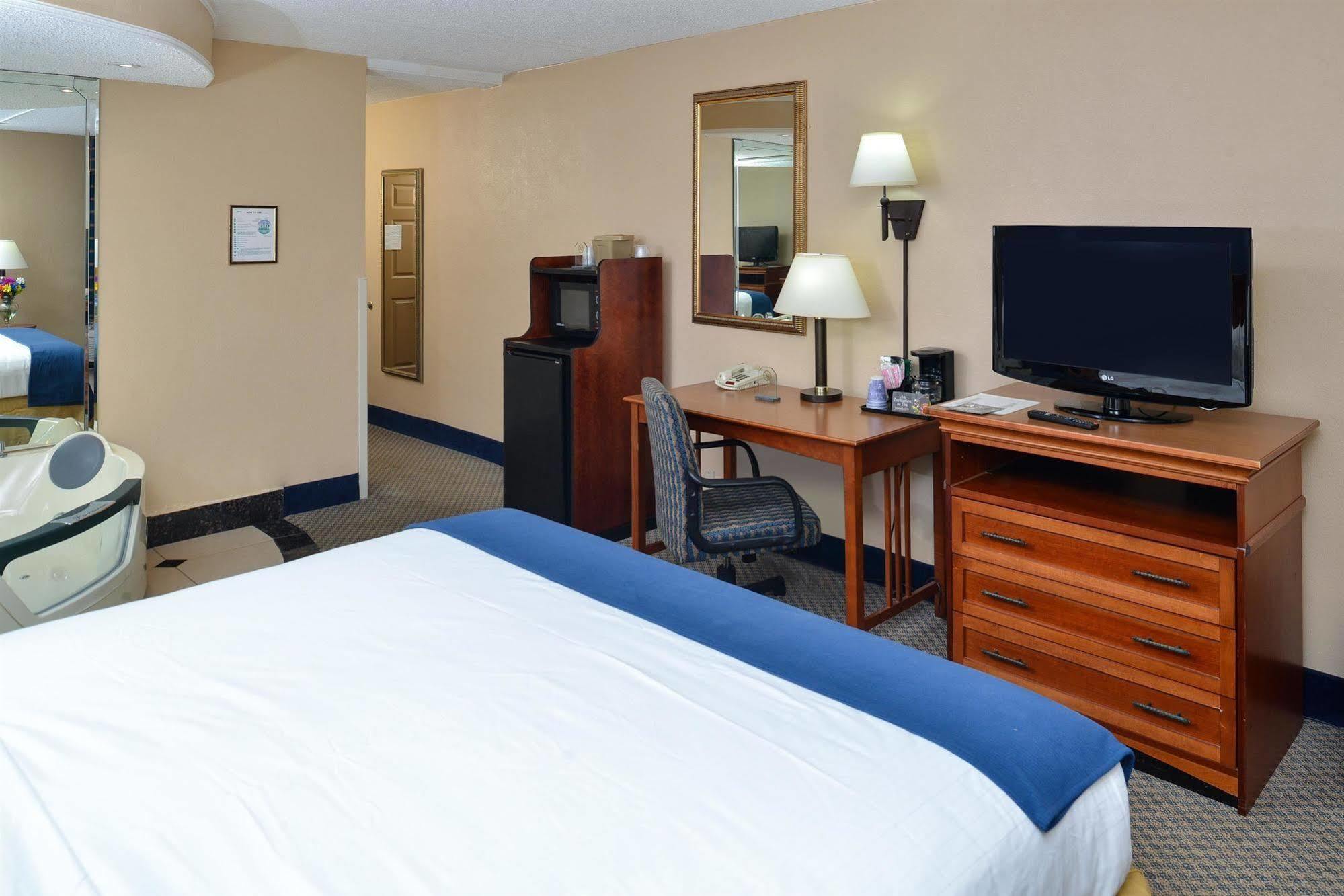 Red Roof Inn & Suites Macon Exteriör bild